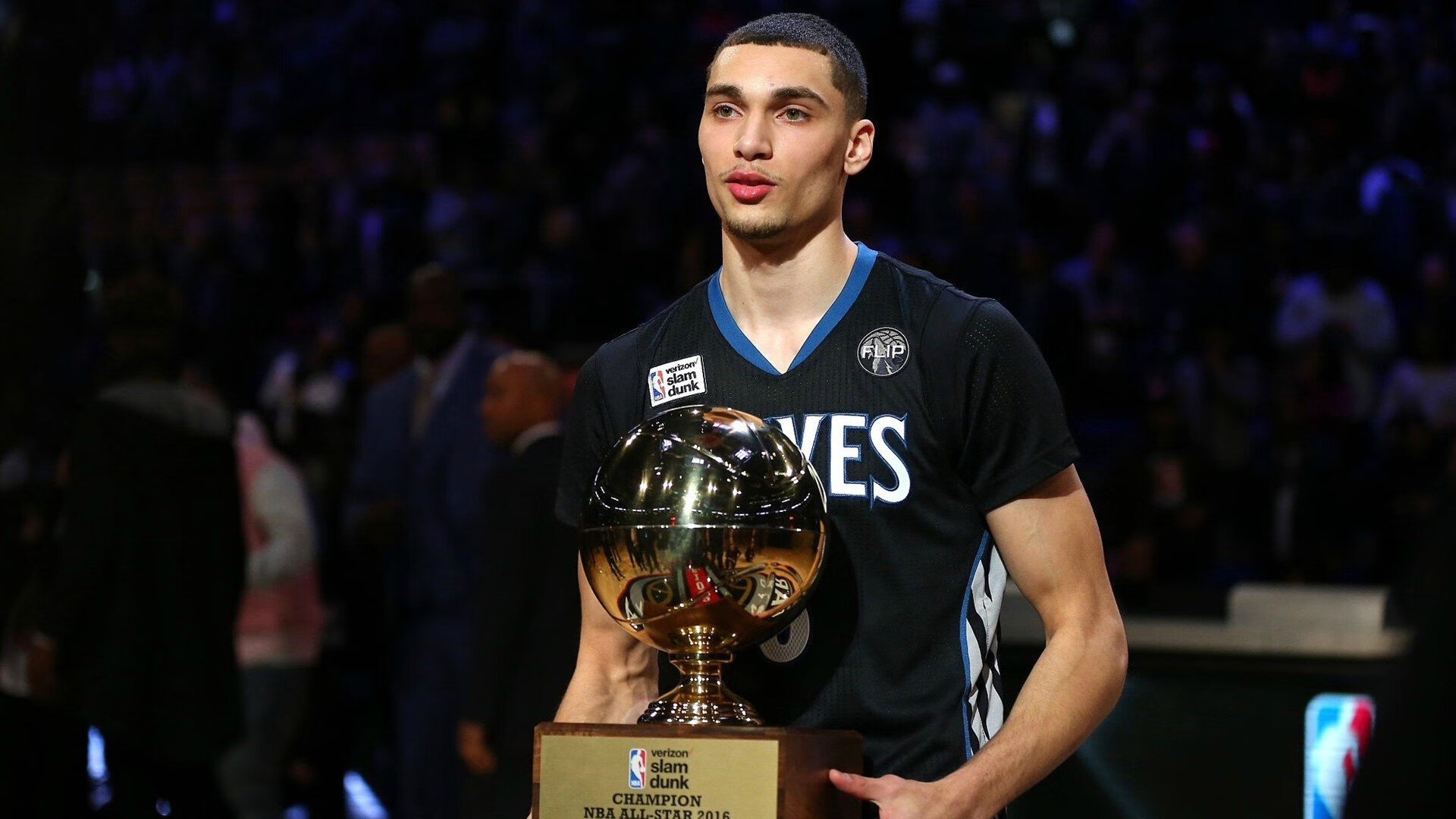 拜仁火力全开，德甲冠军悬念渐小，拜仁2020德甲冠军